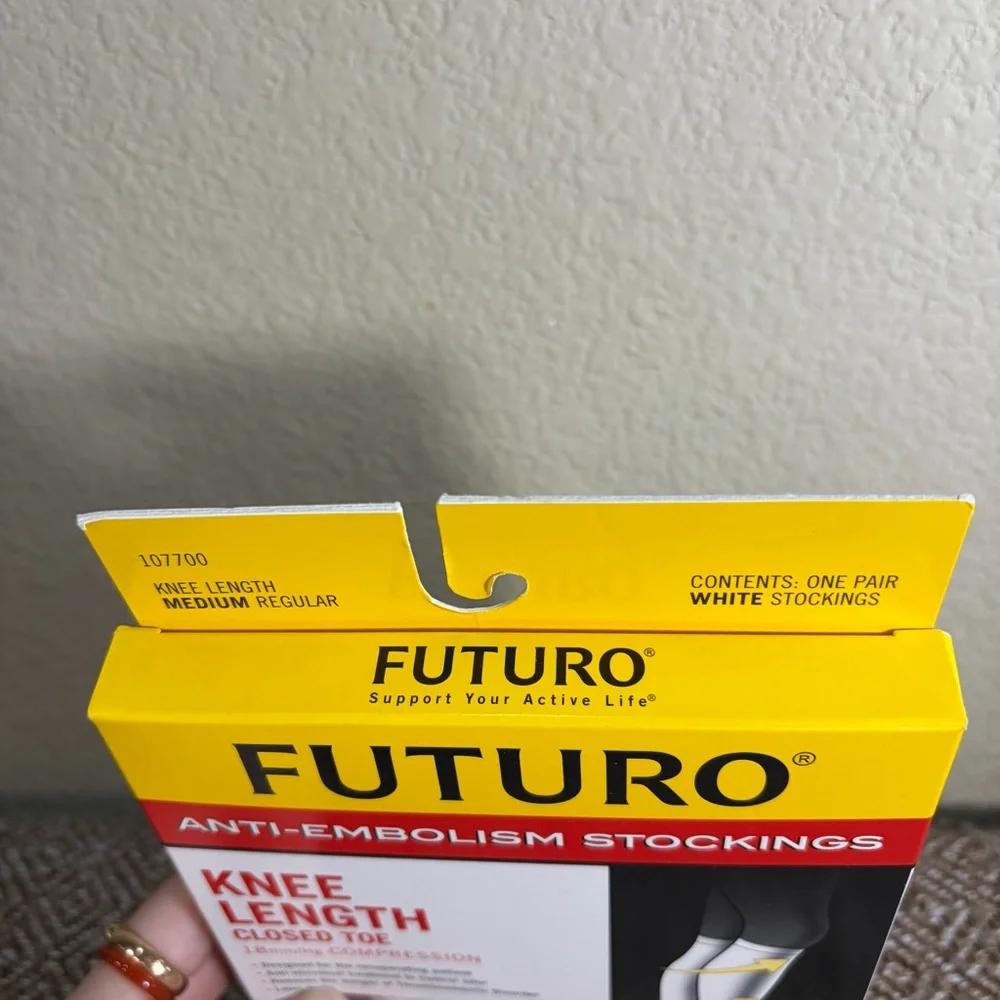 3M Futuro Anti-Embolism Knee Length Closed Toe Stockings Sz M White Moderate